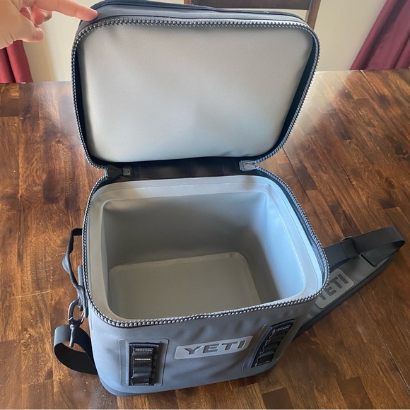 Yeti - Picture 7 of 8